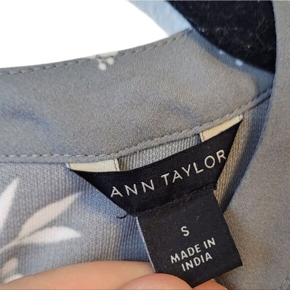 Ann Taylor Light Grey Floral Ruffle Blouse Size S - Picture 3 of 5